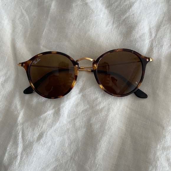 Ray bans - Picture 1 of 1